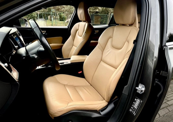 Volvo V60 cena 84400 przebieg: 117890, rok produkcji 2018 z Żukowo małe 781